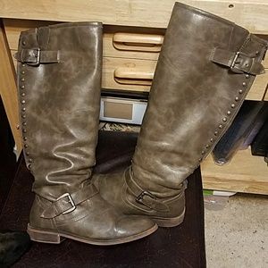 Tall boots brownish color size 9